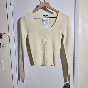 🏷️NWT Brandy Melville Alicia Top In Cream - One Size